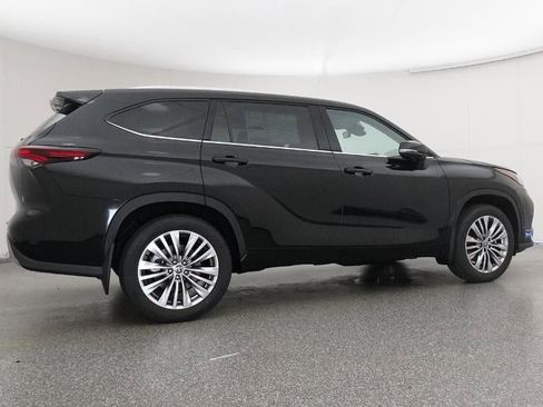 New 2026 Toyota Highlander Platinum image 26