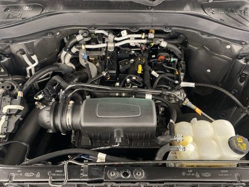 Used 2022 Ford Explorer XLT w/ Equipment Group 202A image 25