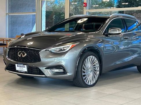 Used 2018 INFINITI QX30 Premium w/ Technology Package image 3