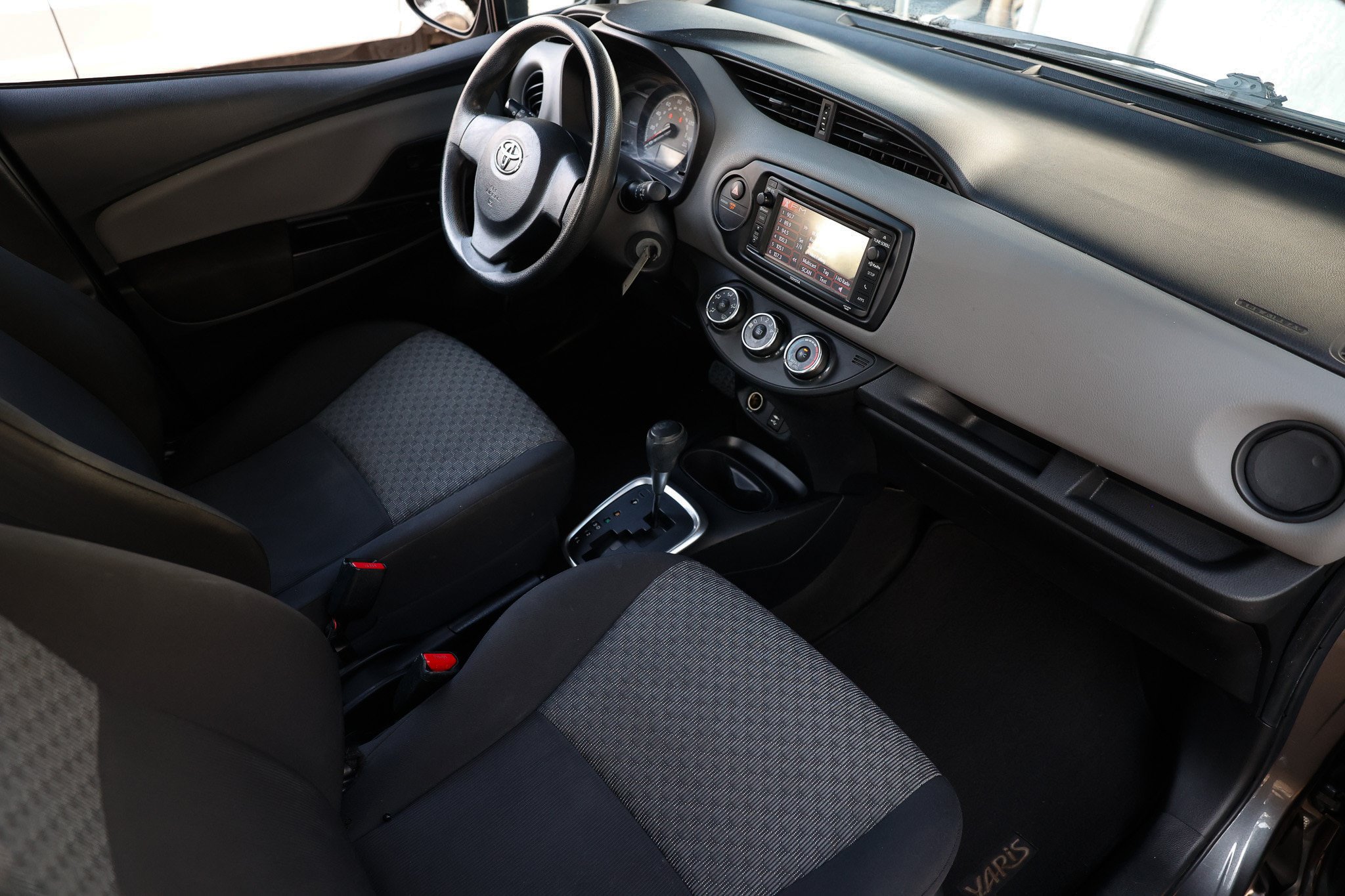 Used 2015 Toyota Yaris L FWD image 16