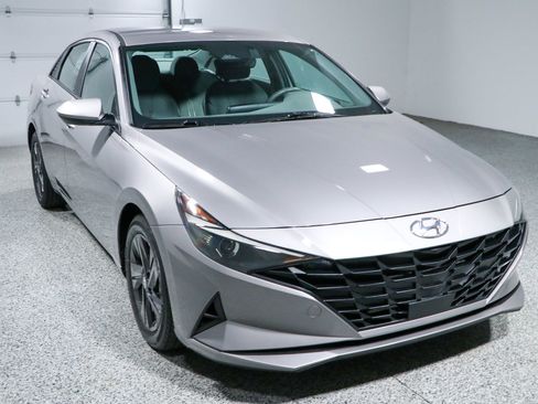 Used 2021 Hyundai Elantra SEL w/ Convenience Package FWD image 5