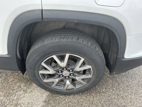 Used 2023 GMC Acadia SLE w/ Driver Convenience Package image 5