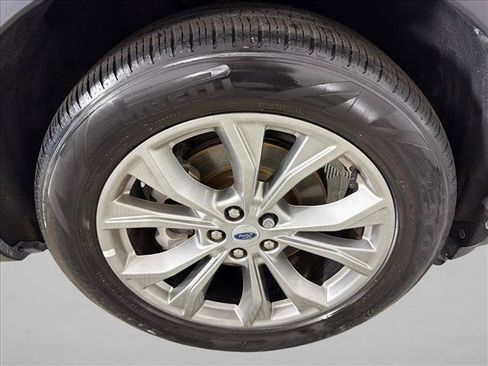 Used 2023 Ford Explorer XLT w/ Equipment Group 202A RWD image 12