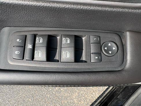 Used 2026 Chrysler Pacifica Select FWD image 47