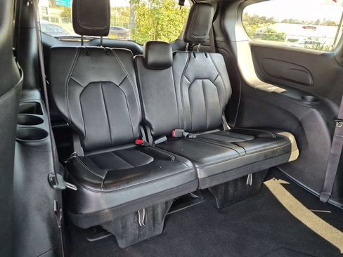 Used 2025 Chrysler Pacifica Select FWD image 29