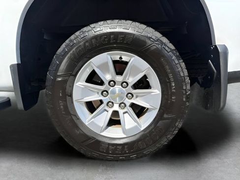 Used 2021 Chevrolet Silverado 1500 LT AWD/4WD image 33