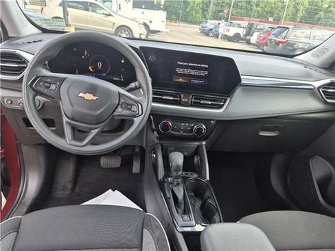 Used 2025 Chevrolet TrailBlazer LT AWD/4WD image 46