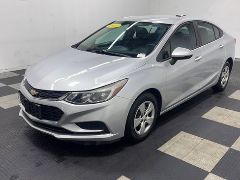 Used 2017 Chevrolet Cruze LS FWD image 1
