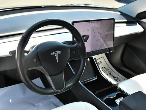 Used 2018 Tesla Model 3 Long Range image 14