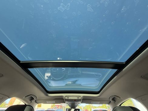 Certified 2022 Volkswagen Tiguan SE AWD/4WD image 17