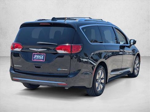 Used 2018 Chrysler Pacifica Limited w/ Advanced Safetytec Group FWD image 5