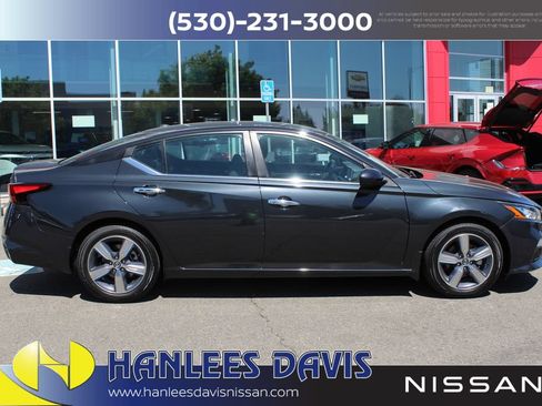 Used 2021 Nissan Altima 2.5 SV FWD image 6