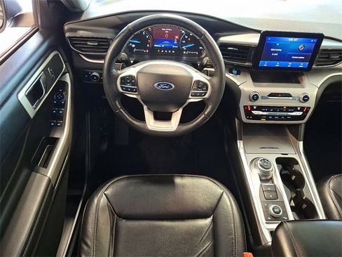 Used 2020 Ford Explorer XLT w/ Equipment Group 202A image 11