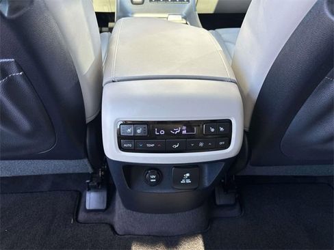 Used 2023 Hyundai Palisade Calligraphy image 10