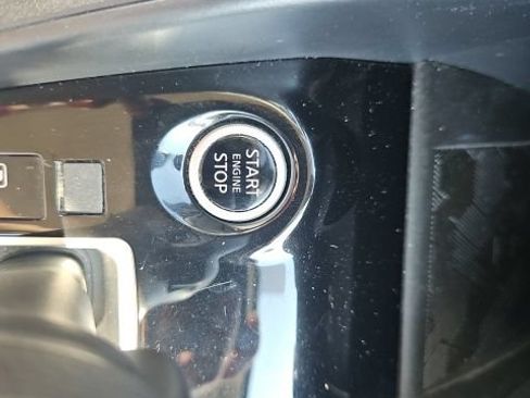 Used 2025 Nissan Versa SV FWD image 40