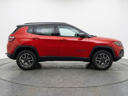 Used 2025 Jeep Compass Trailhawk AWD/4WD image 11