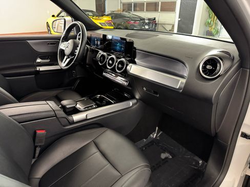 Used 2022 Mercedes-Benz GLB 250 GLB 250 4MATIC image 36