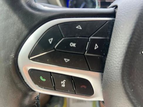 Certified 2021 Chrysler Pacifica Touring-L w/ Uconnect Theater Family Group FWD image 53