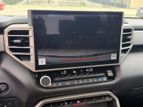 Used 2025 Toyota Tundra Limited AWD/4WD image 19