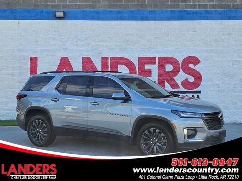 Used 2023 Chevrolet Traverse RS FWD image 1