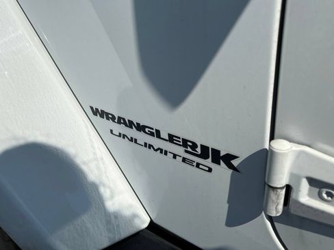 Used 2018 Jeep Wrangler Unlimited Sahara AWD/4WD image 27