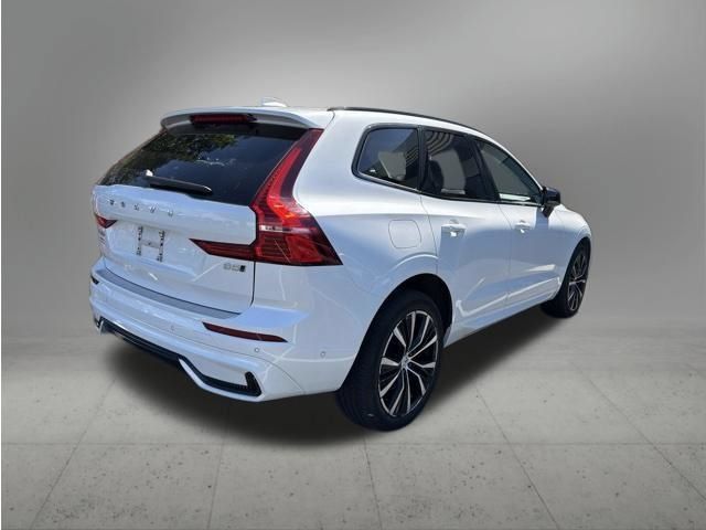 Used 2025 Volvo XC60 B5 Plus w/ Protection Package Premier AWD/4WD image 4