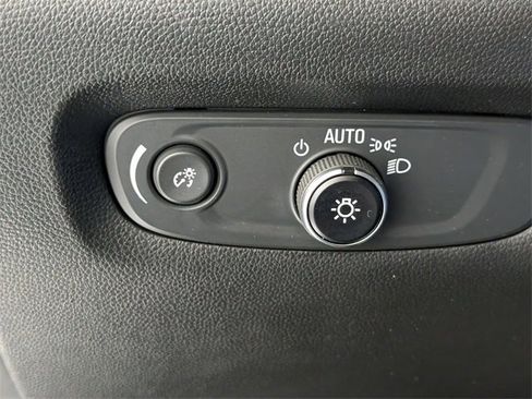 Certified 2023 Chevrolet Traverse Premier w/ Redline Edition image 16