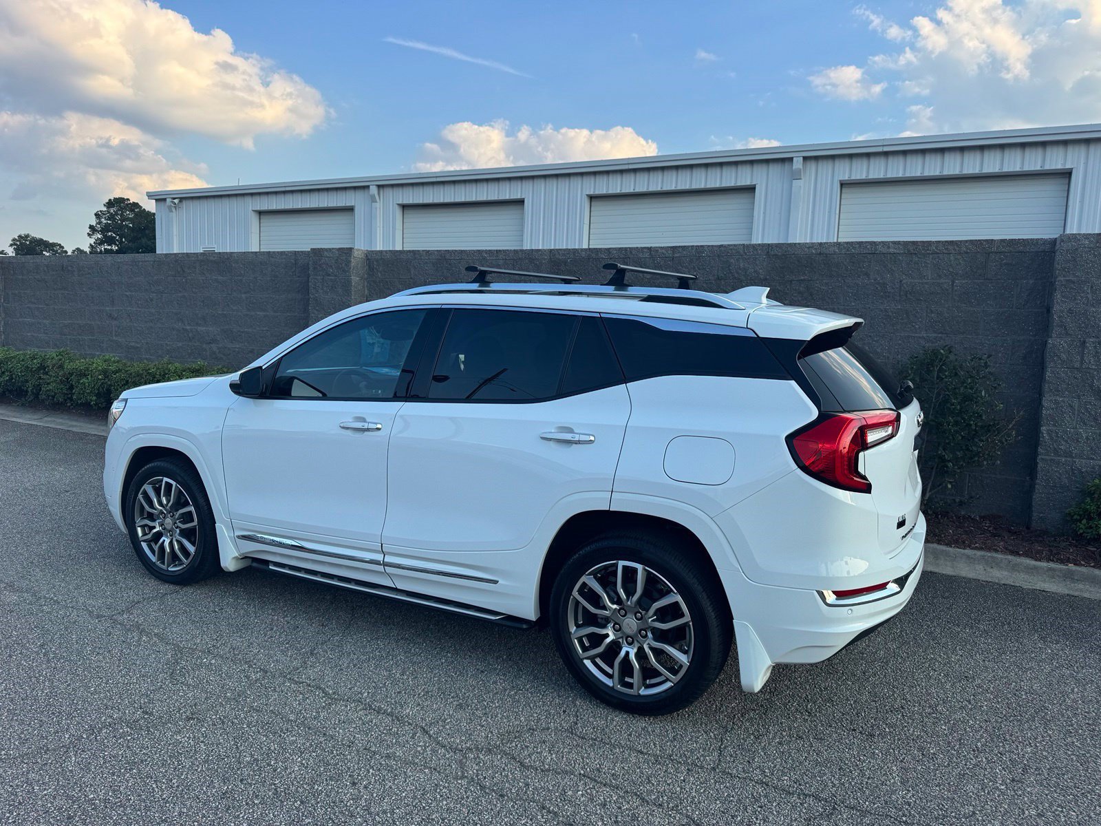 Used 2024 GMC Terrain Denali w/ Denali Premium Package AWD/4WD image 3