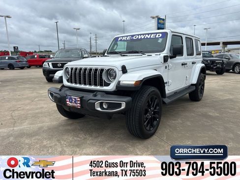 Used 2025 Jeep Wrangler Unlimited Sahara AWD/4WD image 1