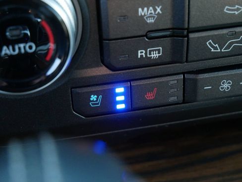 Used 2018 Ford F150 Lariat w/ Equipment Group 502A Luxury AWD/4WD image 28