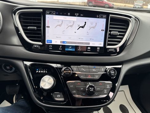 New 2026 Chrysler Voyager LX image 24