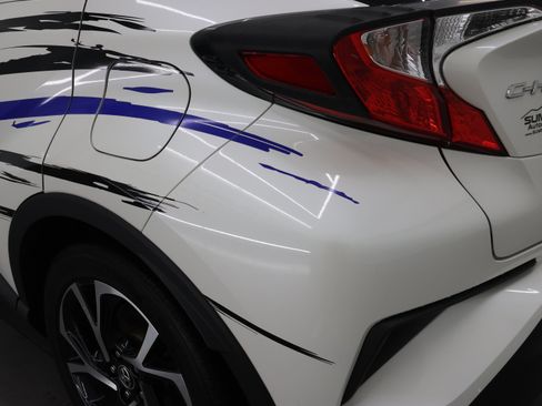 Used 2020 Toyota C-HR XLE FWD image 30