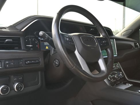 Used 2021 GMC Yukon Denali image 3
