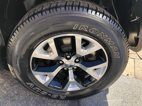 Used 2016 Jeep Cherokee Trailhawk w/ Leather Interior Group image 8