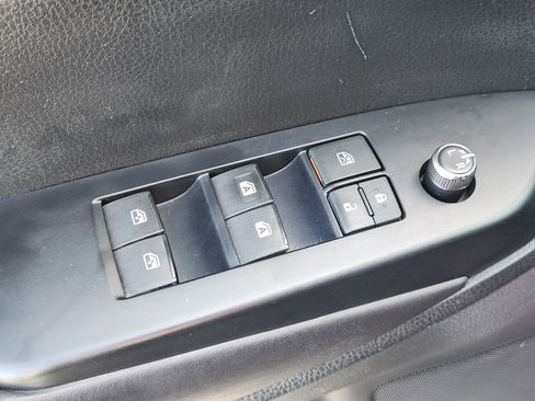 Used 2016 Toyota Highlander XLE image 24