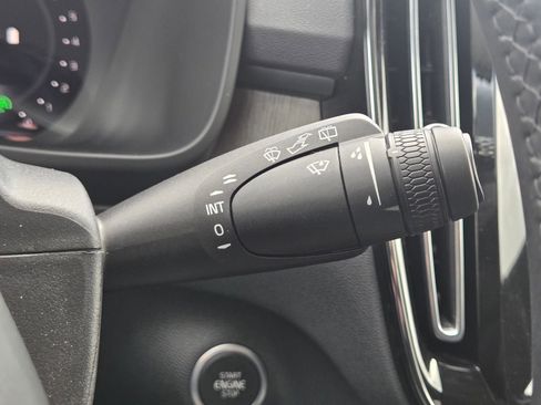 Certified 2025 Volvo XC40 B5 Plus AWD/4WD image 23
