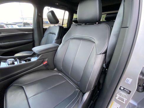 New 2025 Jeep Grand Cherokee Limited w/ Luxury Tech Group II image 9