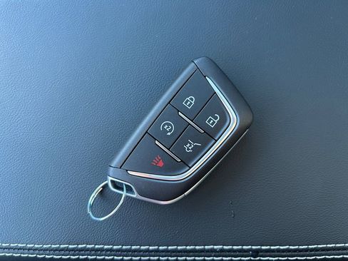 New 2026 Cadillac Optiq Luxury 1 image 33