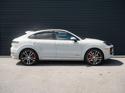 Certified 2025 Porsche Cayenne GTS AWD/4WD image 29