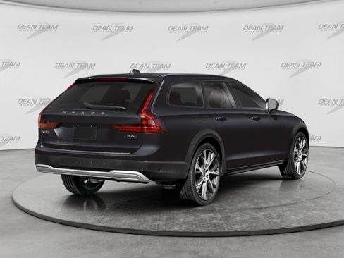Used 2023 Volvo V90 B6 Cross Country Plus AWD/4WD image 2