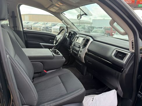 Used 2019 Nissan Titan SV AWD/4WD image 40