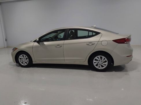 Used 2018 Hyundai Elantra SE w/ SE Connectivity Package 04 FWD image 3