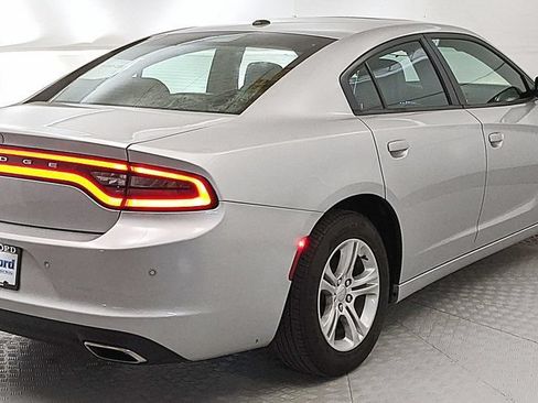 Used 2020 Dodge Charger SXT w/ Leather Interior Group RWD image 3