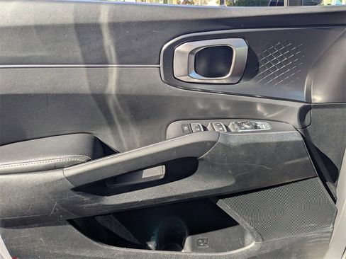 Used 2024 Kia Sorento S image 14