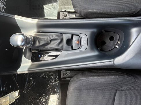 Used 2019 Toyota C-HR LE FWD image 18