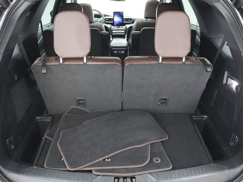 Used 2022 Ford Explorer Platinum w/ Equipment Group 601A image 31