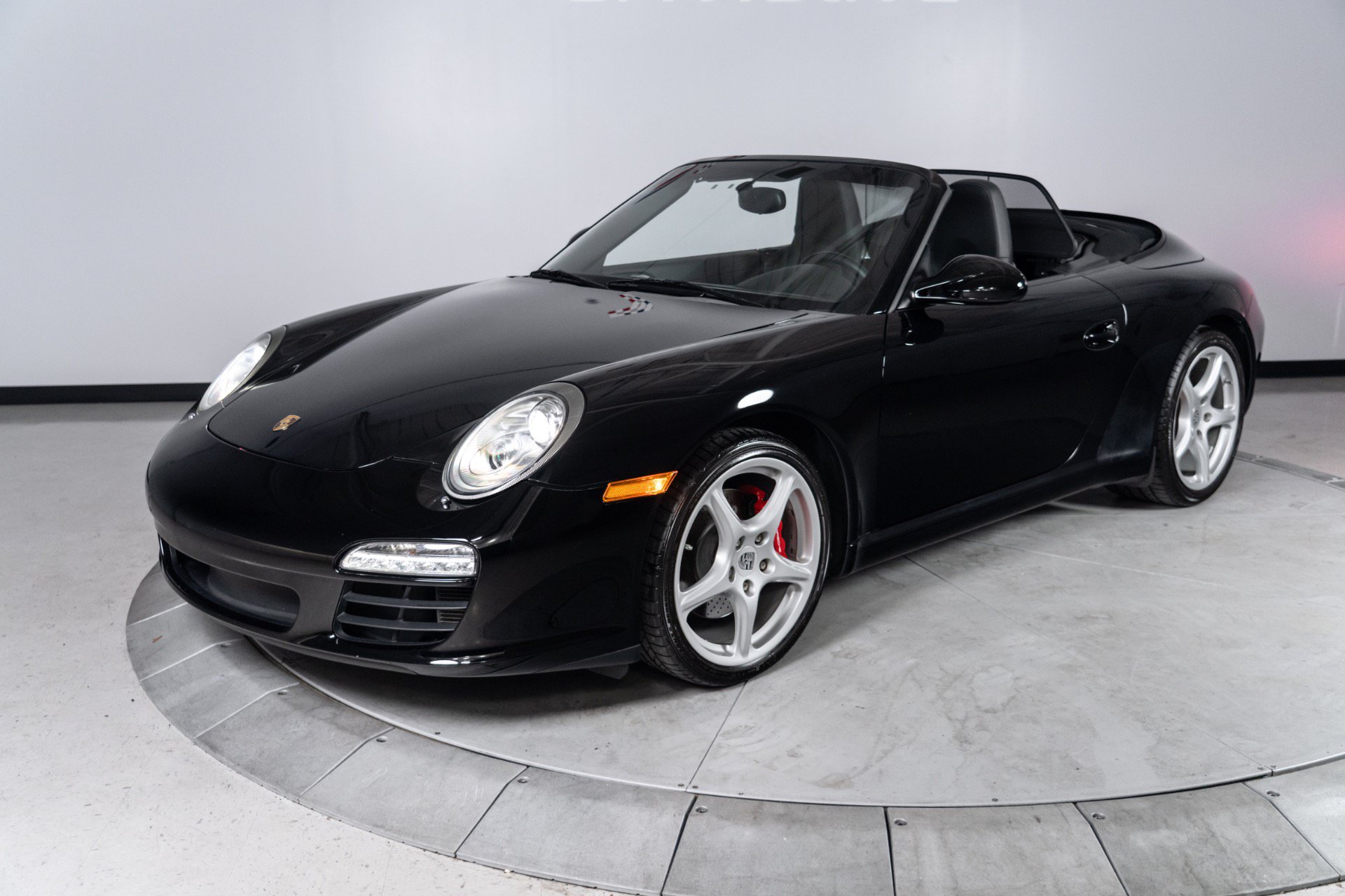 Used 2010 Porsche 911 Cabriolet image 2