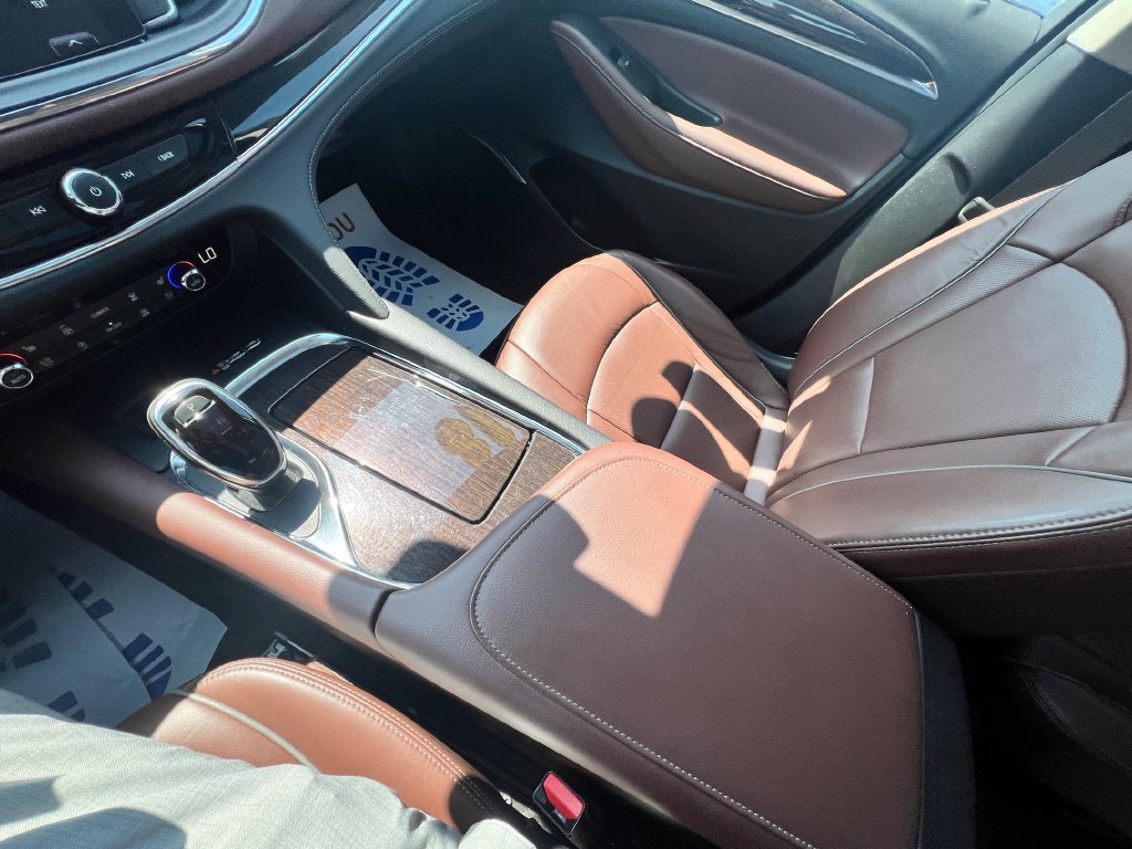 Used 2018 Buick Enclave Avenir w/ Avenir Technology Package AWD/4WD image 25