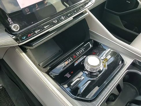 Used 2024 Jeep Wagoneer Series III w/ Premium Group I image 35