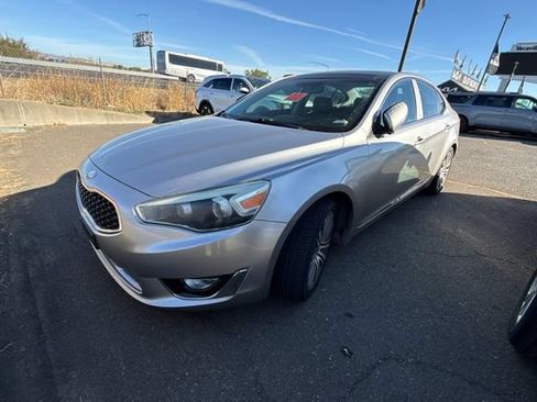 Used 2014 Kia Cadenza Premium w/ Luxury Package FWD image 2